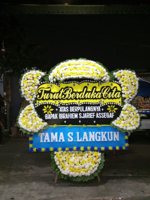 Papan Bunga Duka di Medan Kota